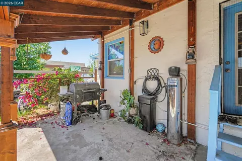 Exterior - 1110 Laurel Ave, Pittsburg, CA 94565 photo 4 of 7