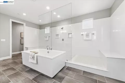 Bath - 2730 Mount Dana Dr, Dublin, CA 94568 photo 4 of 8