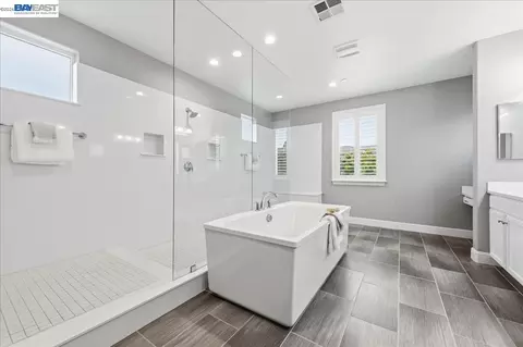 Bath - 2730 Mount Dana Dr, Dublin, CA 94568 photo 2 of 8
