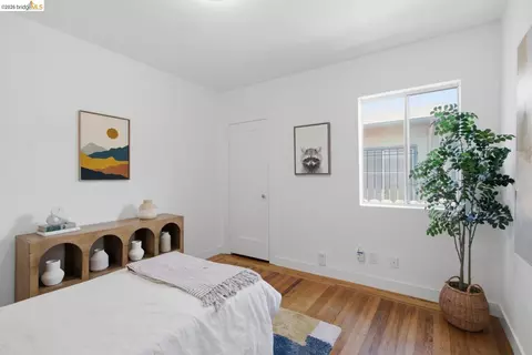Bedroom - 2081 Bonar St, Berkeley, CA 94702 photo 4 of 7