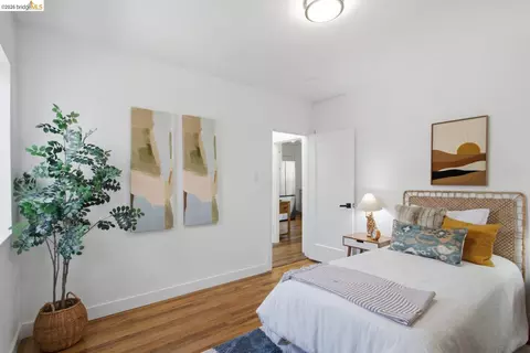 Bedroom - 2081 Bonar St, Berkeley, CA 94702 photo 5 of 7