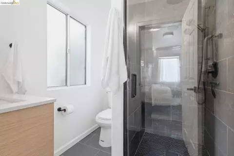 Bath - 2081 Bonar St, Berkeley, CA 94702 photo 1 of 6