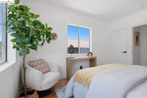 Bedroom - 2081 Bonar St, Berkeley, CA 94702 photo 7 of 7