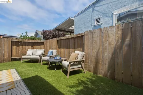 Exterior - 2081 Bonar St, Berkeley, CA 94702 photo 2 of 4