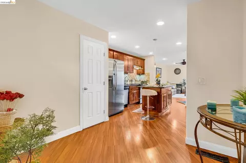 Entry Way - 3917 Pacheco Blvd, Martinez, CA 94553 photo 2 of 3