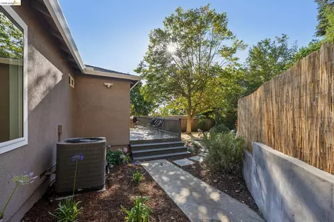 Exterior - 1036 Spring Ct, Hayward, CA 94542 photo 9 of 11