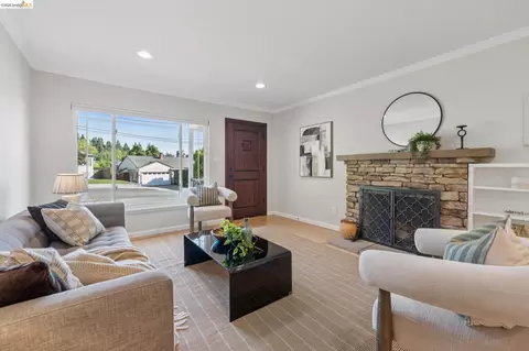 Living - 1036 Spring Ct, Hayward, CA 94542 photo 2 of 4