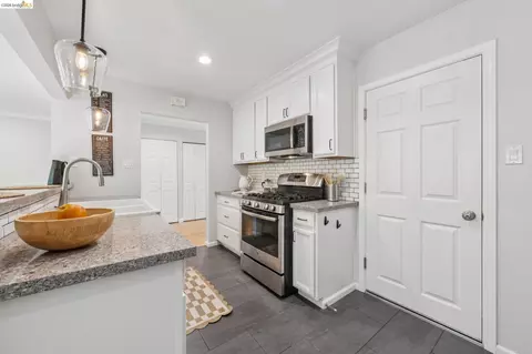 Kitchen - 1036 Spring Ct, Hayward, CA 94542 photo 2 of 4