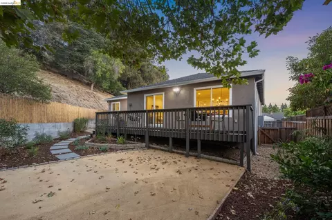 Exterior - 1036 Spring Ct, Hayward, CA 94542 photo 7 of 11