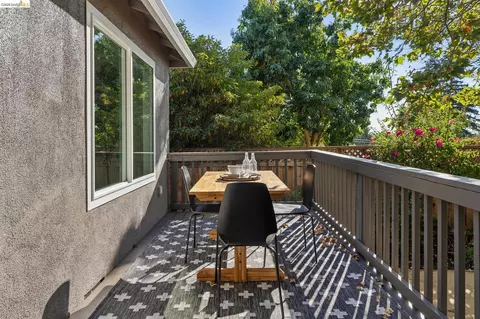Exterior - 1036 Spring Ct, Hayward, CA 94542 photo 5 of 11