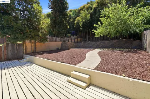 Exterior - 931 Hargus Ave, Vallejo, CA 94591 photo 5 of 7
