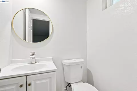 Bath - 931 Hargus Ave, Vallejo, CA 94591 photo 1 of 3