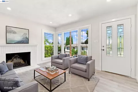 Living - 931 Hargus Ave, Vallejo, CA 94591 photo 4 of 12