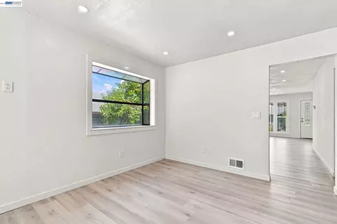Living - 931 Hargus Ave, Vallejo, CA 94591 photo 12 of 12