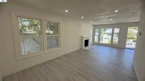 Living - 931 Hargus Ave, Vallejo, CA 94591 photo 2 of 4