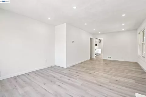 Living - 931 Hargus Ave, Vallejo, CA 94591 photo 2 of 12