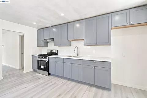 Kitchen - 931 Hargus Ave, Vallejo, CA 94591 photo 2 of 2