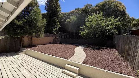 Exterior - 931 Hargus Ave, Vallejo, CA 94591 photo 4 of 5