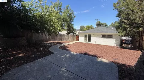 Exterior - 931 Hargus Ave, Vallejo, CA 94591 photo 3 of 5