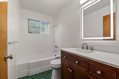 Bath - 1730 Highland Pl #1, Berkeley, CA 94709 photo 1 of 4