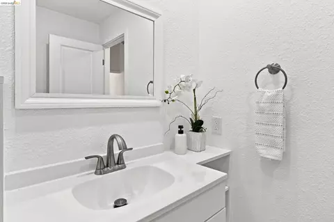 Bath - 235 Toledo Ct, Vallejo, CA 94591 photo 8 of 8
