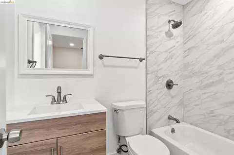 Bath - 235 Toledo Ct, Vallejo, CA 94591 photo 2 of 8
