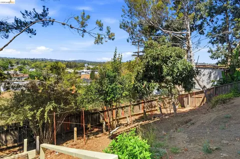 Exterior - 235 Toledo Ct, Vallejo, CA 94591 photo 6 of 7
