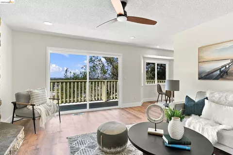 Living - 235 Toledo Ct, Vallejo, CA 94591 photo 2 of 5