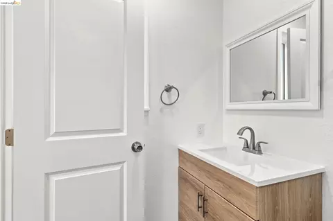Bath - 235 Toledo Ct, Vallejo, CA 94591 photo 1 of 8