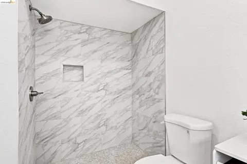 Bath - 235 Toledo Ct, Vallejo, CA 94591 photo 6 of 8