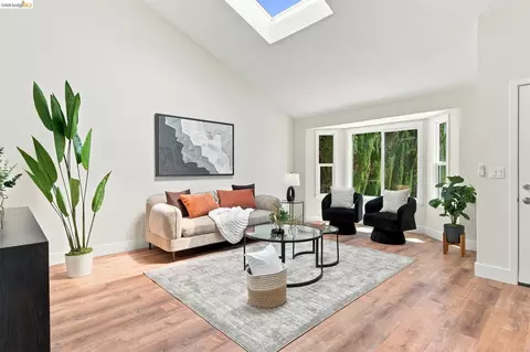 Living - 235 Toledo Ct, Vallejo, CA 94591 photo 4 of 5