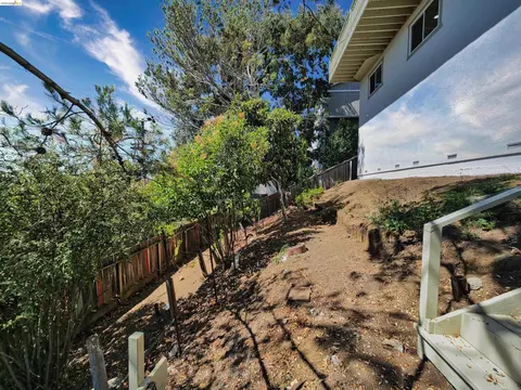 Exterior - 235 Toledo Ct, Vallejo, CA 94591 photo 4 of 7