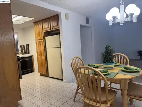 Dining - 1603 Morgan St, Mountain View, CA 94043 photo 5 of 6