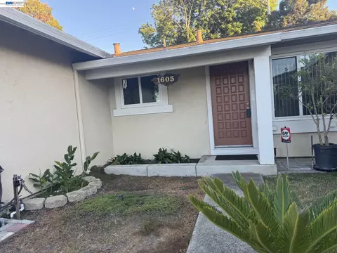 Exterior - 1603 Morgan St, Mountain View, CA 94043 photo 6 of 20
