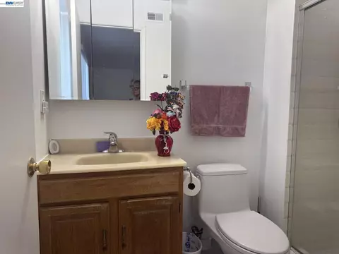 Bath - 1603 Morgan St, Mountain View, CA 94043 photo 2 of 2