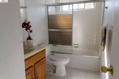 Bath - 1603 Morgan St, Mountain View, CA 94043 photo 1 of 2