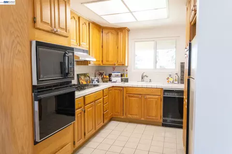 Kitchen - 1603 Morgan St, Mountain View, CA 94043 photo 1 of 4