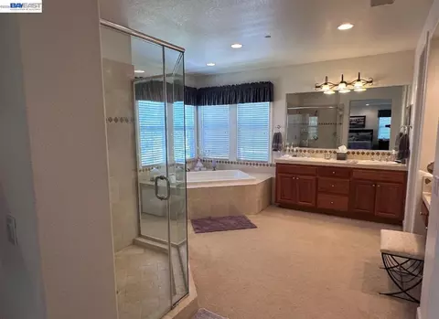 Bath - 4972 Grayhawk Ct, Dublin, CA 94568 photo 1 of 1