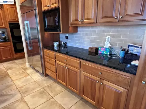 Kitchen - 4972 Grayhawk Ct, Dublin, CA 94568 photo 2 of 2