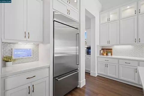 Kitchen - 1023 Bridger Dr, Rescue, CA 95672 photo 3 of 7