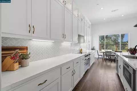 Kitchen - 1023 Bridger Dr, Rescue, CA 95672 photo 6 of 7