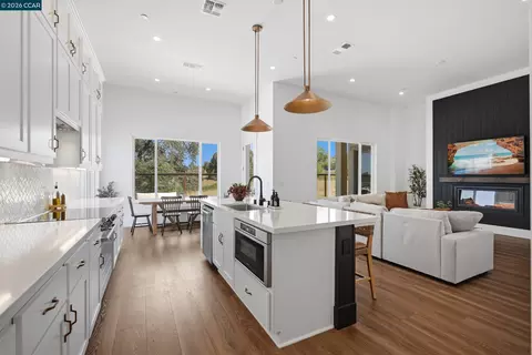 Kitchen - 1023 Bridger Dr, Rescue, CA 95672 photo 4 of 7