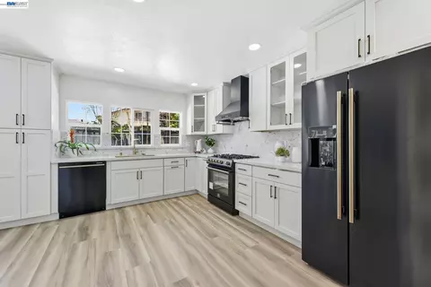 Kitchen - 36202 Worthing Dr, Newark, CA 94560 photo 2 of 3