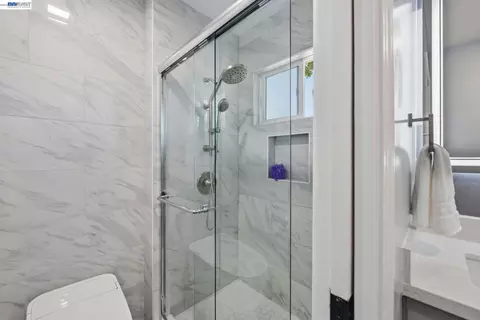 Bath - 36202 Worthing Dr, Newark, CA 94560 photo 4 of 5