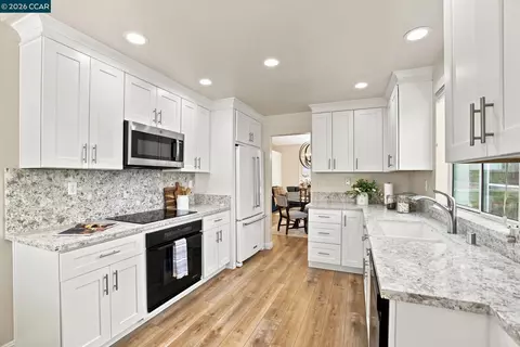 Kitchen - 636 Julpun Loop, Clayton, CA 94517 photo 6 of 7