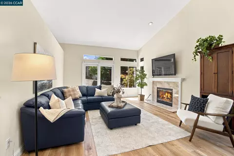 Living - 636 Julpun Loop, Clayton, CA 94517 photo 2 of 5