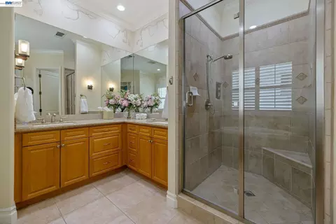 Bath - Undisclosed, Visalia, CA 93277 photo 1 of 4
