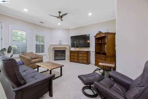 Living - Undisclosed, Visalia, CA 93277 photo 1 of 2