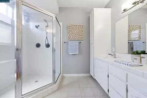 Bath - 6 Moss Ct, Napa, CA 94558 photo 1 of 8