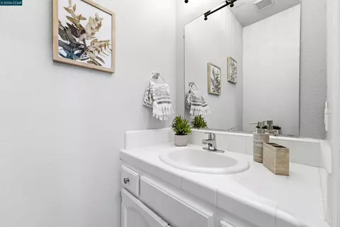 Bath - 6 Moss Ct, Napa, CA 94558 photo 5 of 8